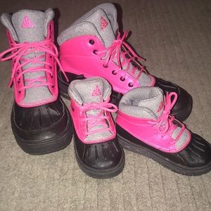 Nike boots; Sz 8 toddler avail. Mother Sz SOLD ⭐️